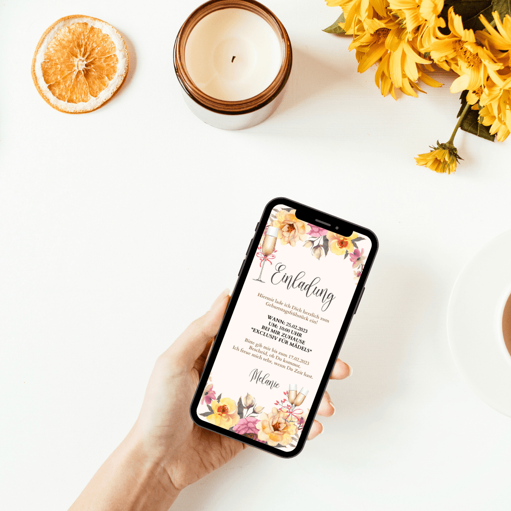 Persönlich mit einer digitalen Einladung zum Frühstück oder Brundch einladen: Einaldungskarte mit Blumen und Sektgläsern für ein Treffen mit Freundinnen und Freunden.