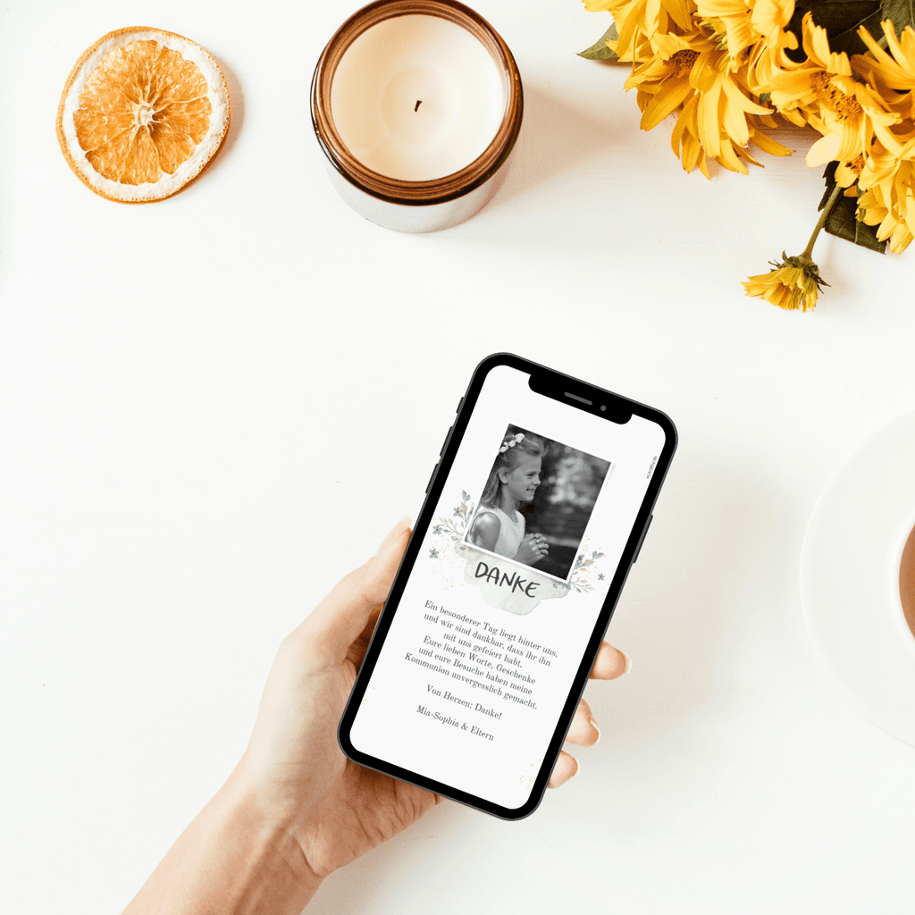 Liebevolle Dankeskarte zur Kommunion mit Foto und Blumenranken