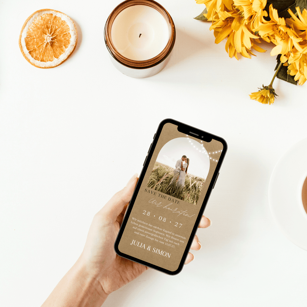 Romantisch schöne Save the Date Karte zur Hochzeit mit Kraftpapier und Foto